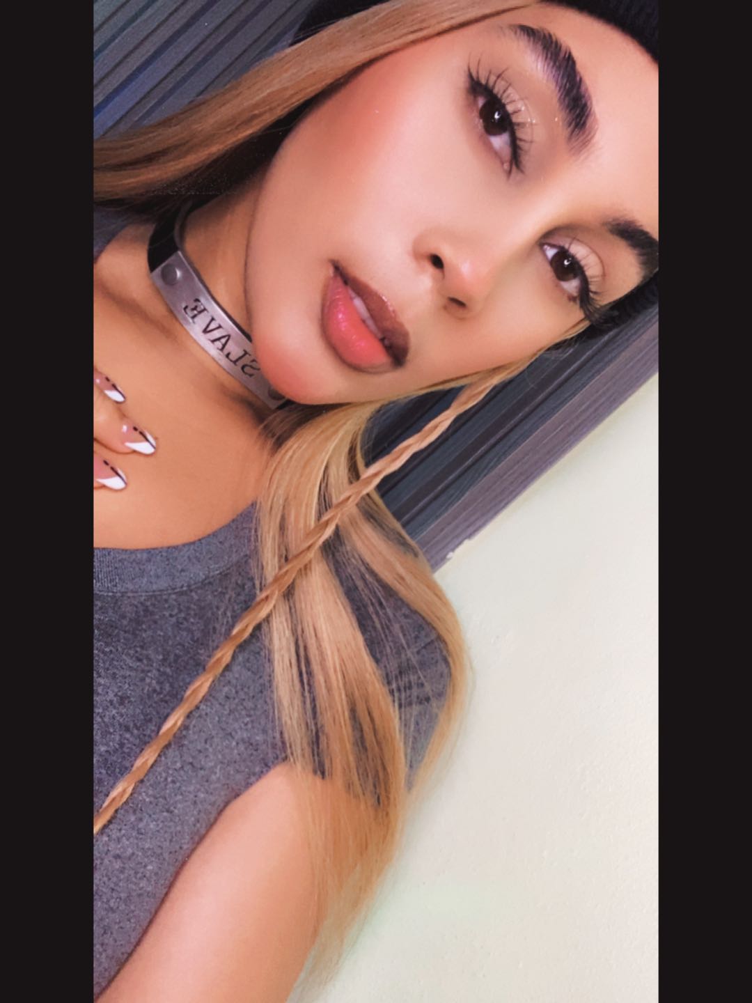 A relaxed, in-control video chat with a stranger on Ome Call
